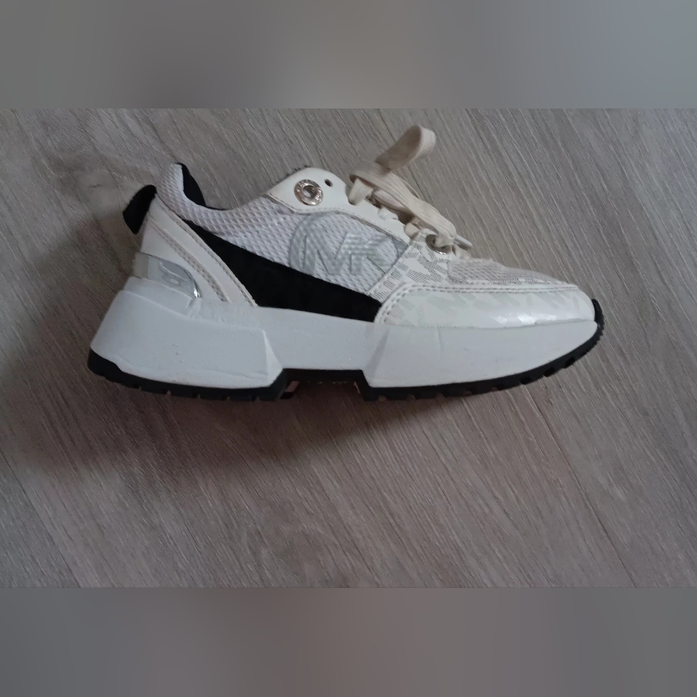 Michael Kora sneakers
